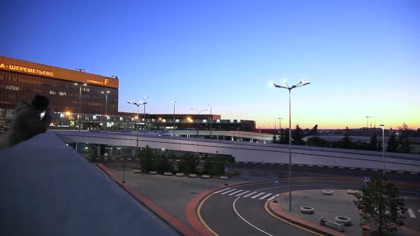 Road junction near airport — Stock Video