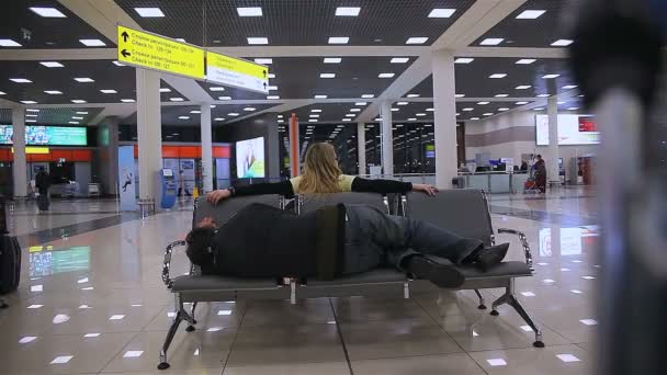 La larga espera del aterrizaje del vuelo — Vídeos de Stock