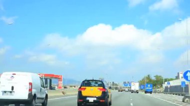 rijden op de wegen van barcelona