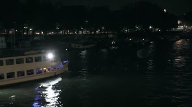 motorlu gemi Nehri üzerinde