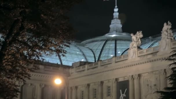 Pokaz mody yves saint Laurent w pałacu grand w Paryżu — Wideo stockowe