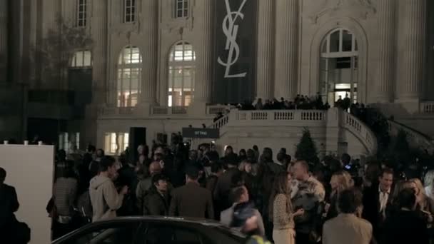 Fashion show of Yves Saint Laurent in the Grand palace in Paris — Stock Video