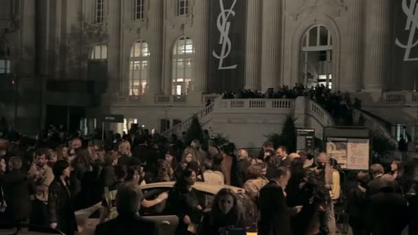 Desfile de moda de Yves Saint Laurent en el Gran Palacio de París — Vídeos de Stock