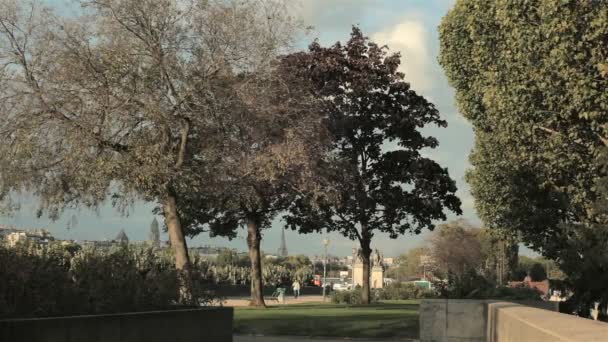 Parque en París — Vídeo de stock