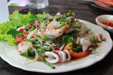 Marine deniz mahsulleri salatası