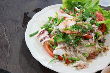 Marine deniz mahsulleri salatası