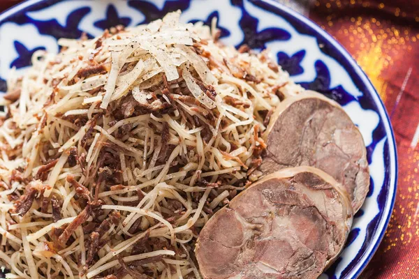 Özbek Ulusal Gıda geleneksel kumaş adras