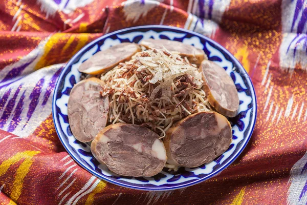 Özbek Ulusal Gıda geleneksel kumaş adras