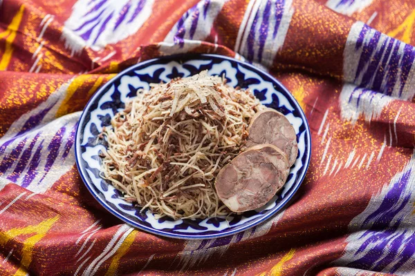 Özbek Ulusal Gıda geleneksel kumaş adras