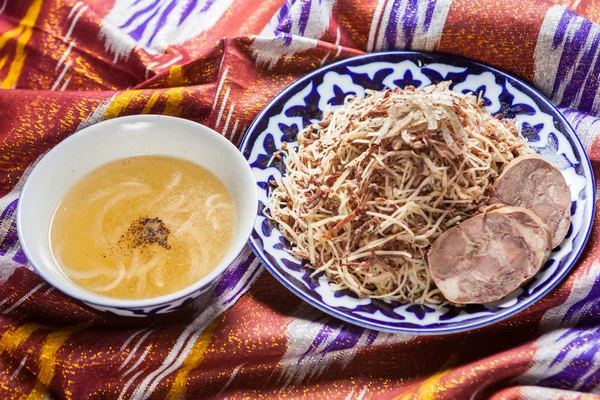 Özbek Ulusal Gıda geleneksel kumaş