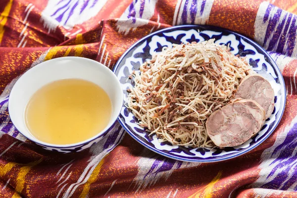 Özbek Ulusal Gıda geleneksel kumaş adras