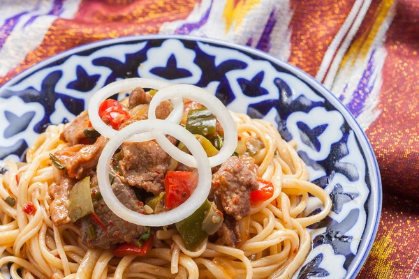 Özbek Ulusal Gıda geleneksel kumaş adras