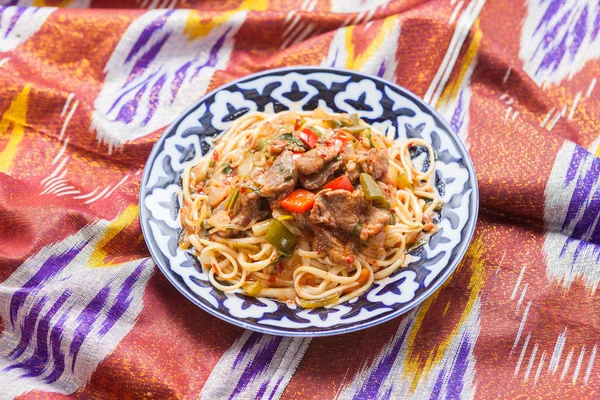 Özbek Ulusal Gıda geleneksel kumaş adras