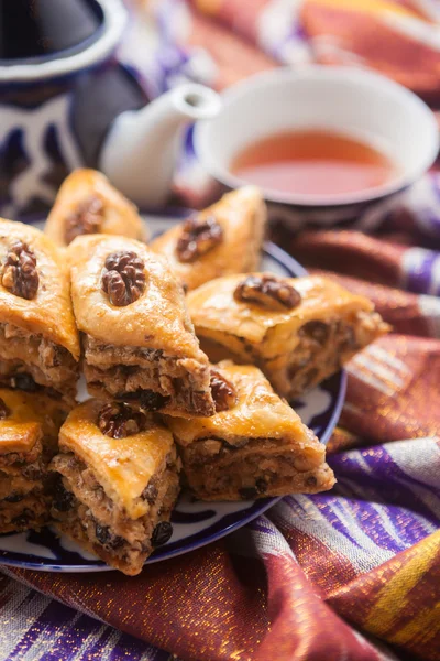 Özbek Ulusal Gıda geleneksel kumaş adras