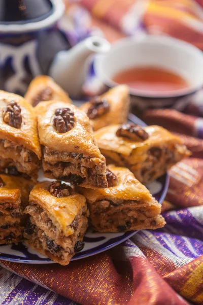 Özbek Ulusal Gıda geleneksel kumaş adras