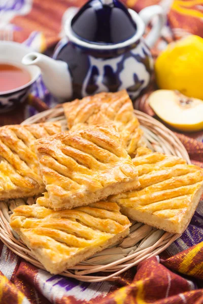 Özbek Ulusal Gıda geleneksel kumaş adras