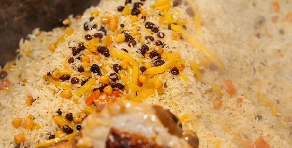 Özbek Ulusal Gıda geleneksel kumaş adras