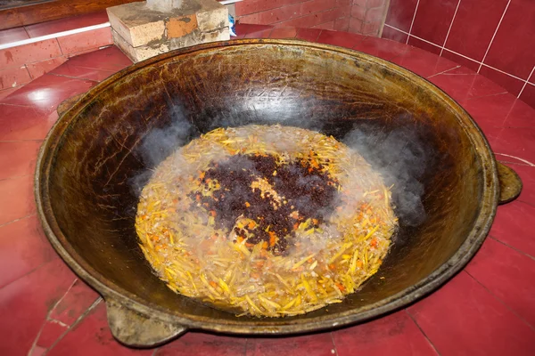 Özbek Ulusal Gıda geleneksel kumaş adras