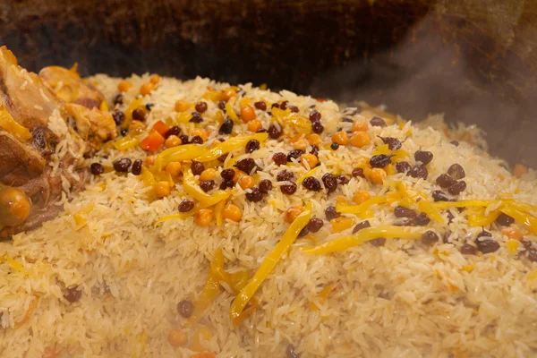 Özbek Ulusal Gıda geleneksel kumaş adras