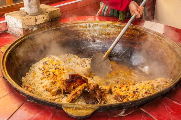 Özbek Ulusal Gıda geleneksel kumaş adras