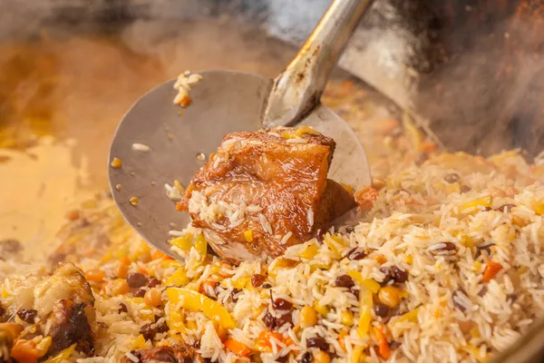 Özbek Ulusal Gıda geleneksel kumaş adras