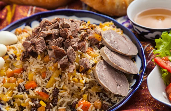 Özbek Ulusal Gıda geleneksel kumaş adras