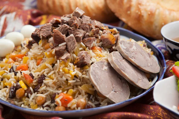 Özbek Ulusal Gıda geleneksel kumaş adras