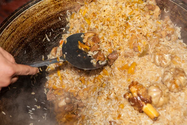 Özbek Ulusal Gıda geleneksel kumaş adras