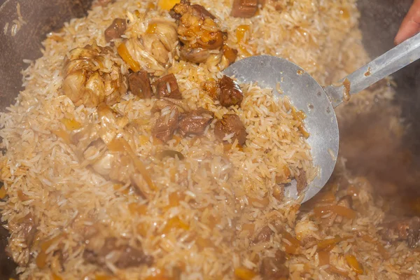 Özbek Ulusal Gıda geleneksel kumaş adras