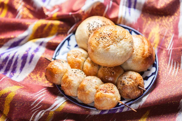 Özbek Ulusal Gıda geleneksel kumaş adras