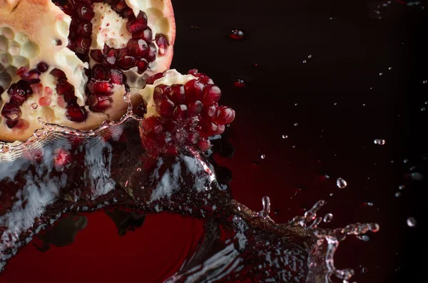 Splash of pomegranate — Stock Photo, Image