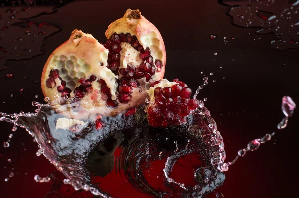 Splash of pomegranate — Stock Photo, Image