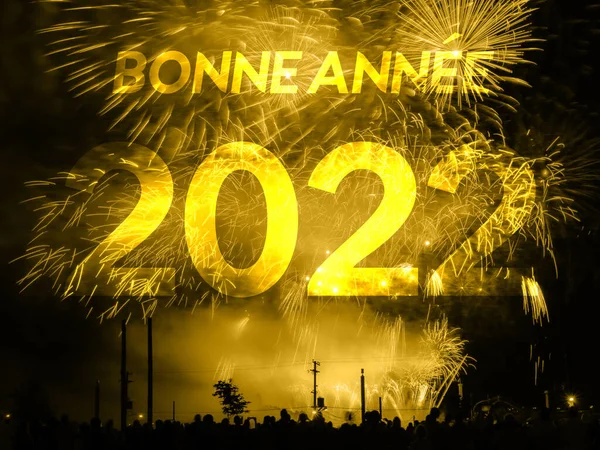 Bonne annee 2022 cartão em um fundo fogos de artifício — Fotografia de Stock