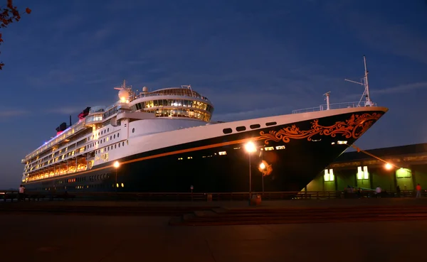 ディズニー不思議船、サンフランシスコ、カリフォルニアを訪問 — ストック写真
