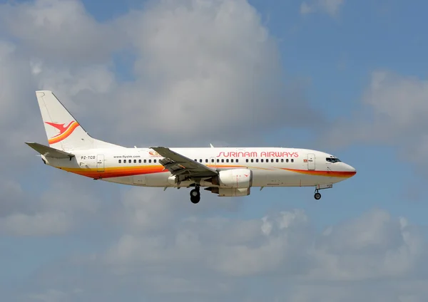 Surinam Airways passenger jet — Stock Photo, Image