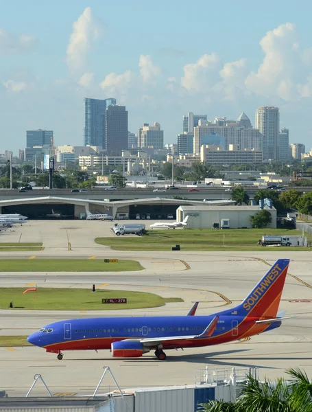 Southwest Airlines jet airplane in Fort Lauderdale — Stock Photo, Image