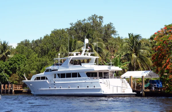 Luksusowy jacht na Florydzie — Zdjęcie stockowe