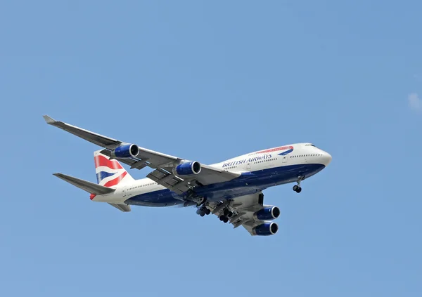 British Airways jumbo jet landing in Miami — Stock Photo, Image