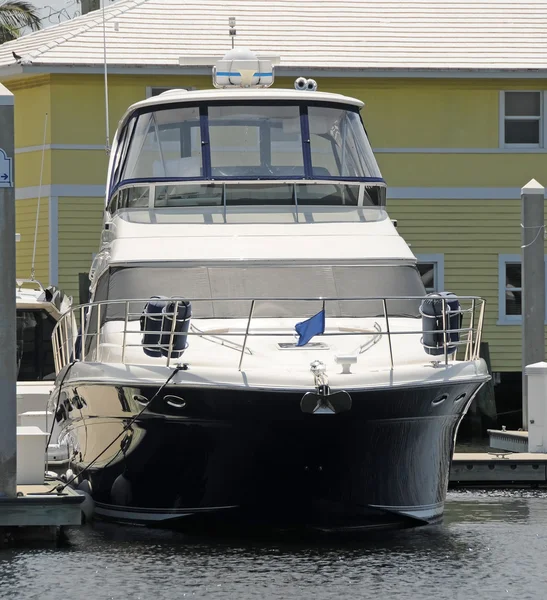 Luxury yacht front view — Stock Photo, Image