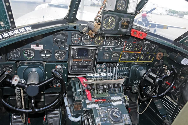 Old bomber cockpit — Stock Photo, Image