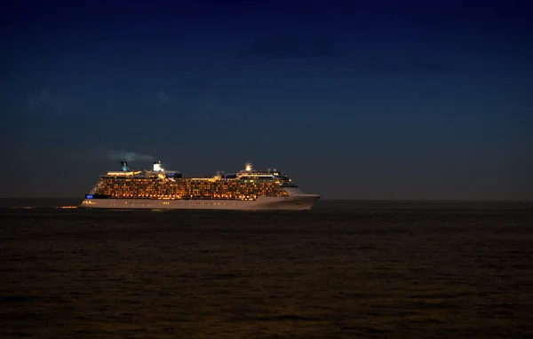 Ocean liner at night — Stock Photo, Image