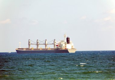 Kargo gemisi girerek bağlantı noktası