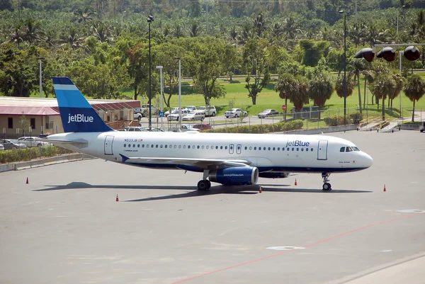 JetBlue airbus a-320 yolcu uçağı — Stok fotoğraf