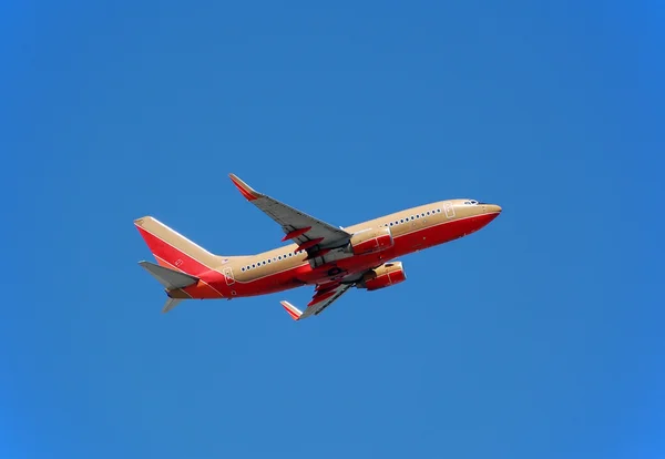 Boeing 737-700 jet de pasajeros —  Fotos de Stock