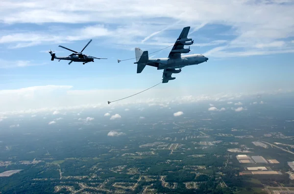 Aerial refueling of helicopter — Stock Photo, Image