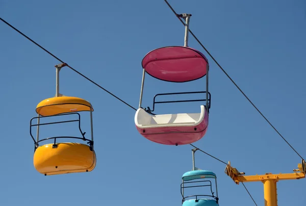 Paseo por el parque de atracciones — Foto de Stock