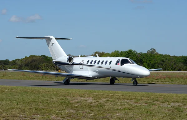 Avião a jato corporativo — Fotografia de Stock