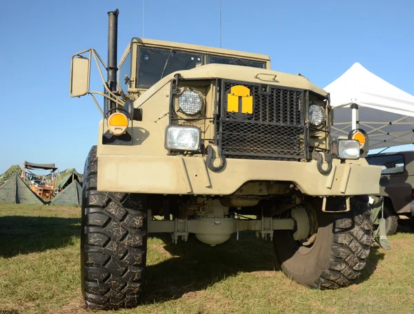 Camión del ejército moderno — Foto de Stock