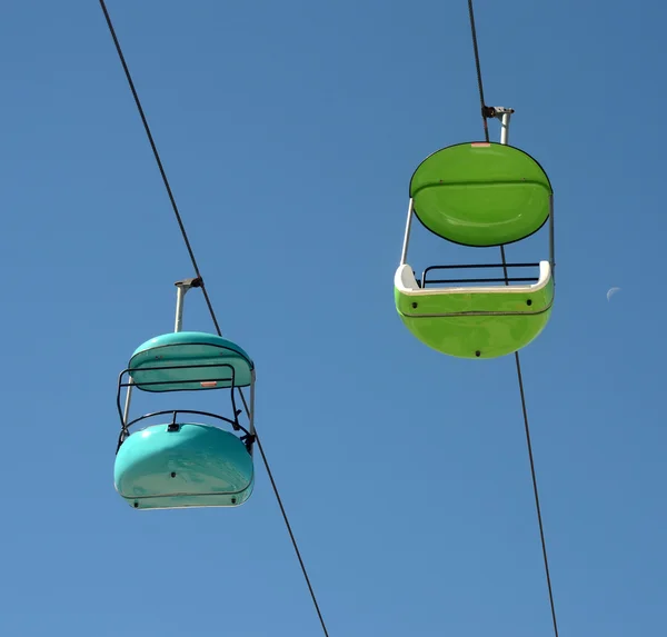 Sièges colorés de la promenade de joie — Photo