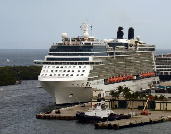 Celebrity silhouet cruiseschip — Stockfoto